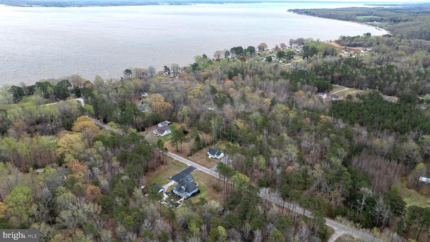 WATER ACCESS WITHIN STEPS WITH BOAT RAMP &amp; DOCK!!! !!!! Nestled - photo 4