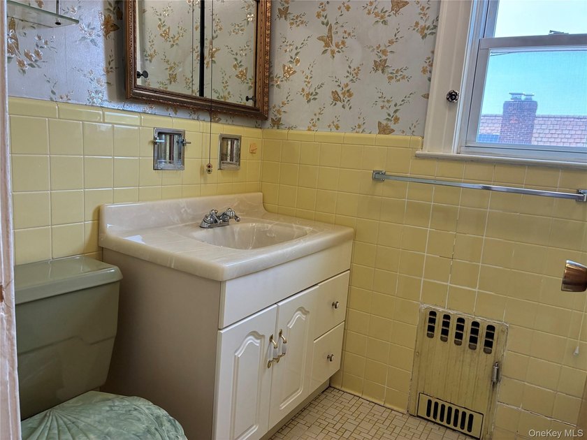 Welcome to this 3-bedroom, 1-bath single-family home ideally - photo 13