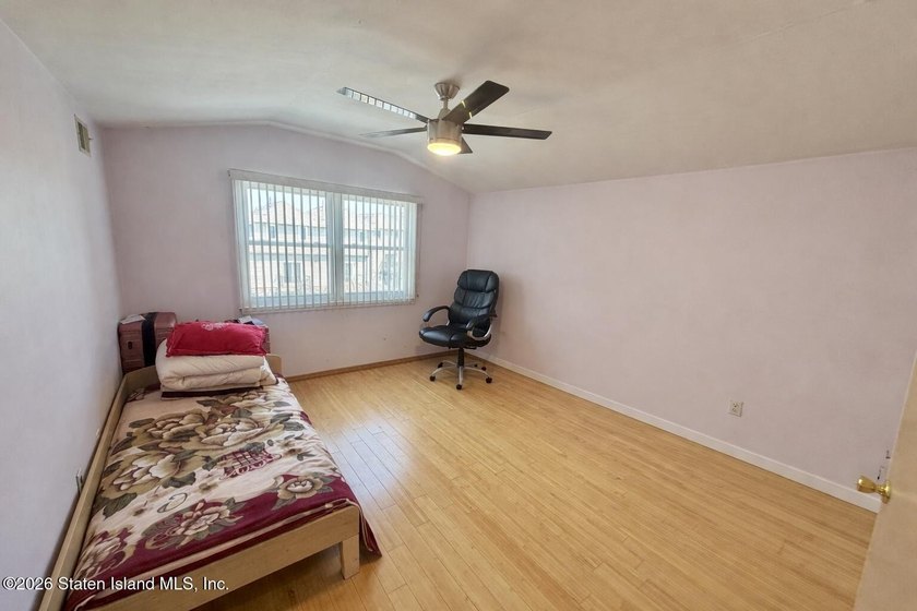 Affordable large townhome with Small HOA, 3 bedrooms, 2 - photo 10