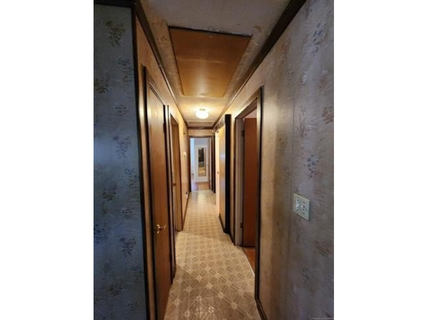Back on Market due to no fault of the seller. Investors - photo 3