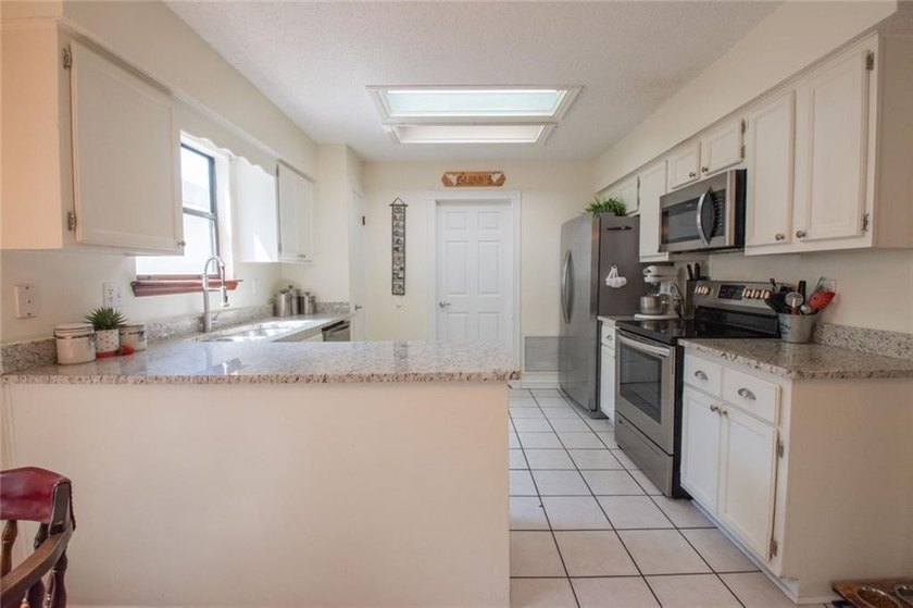 Inviting 3-Bedroom Home in Sugarmill Plantation! Welcome to 301 - photo 11