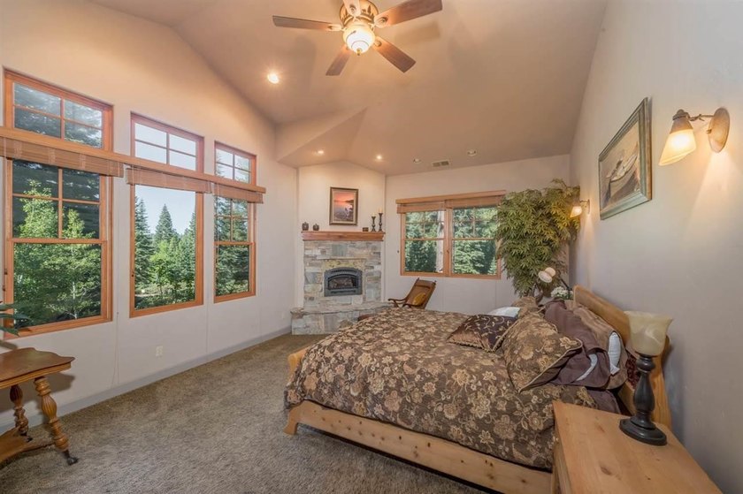 Stunning custom built home with a well thought out floor plan - photo 11
