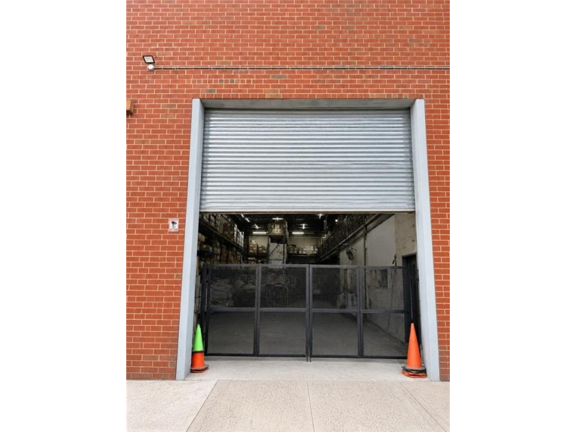 A rare opportunity to own a spacious warehouse in a highly - photo 3