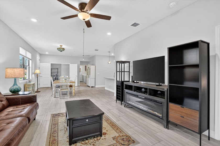 Best unit in Boca Flores! This beautifully upgraded 2-bedroom - photo 13