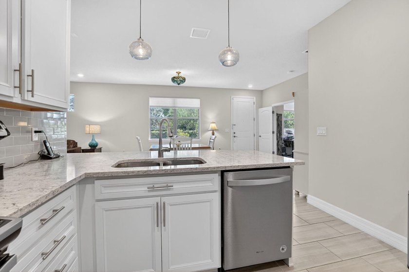 Best unit in Boca Flores! This beautifully upgraded 2-bedroom - photo 17