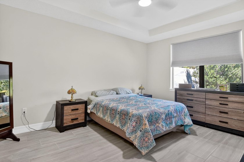 Best unit in Boca Flores! This beautifully upgraded 2-bedroom - photo 18