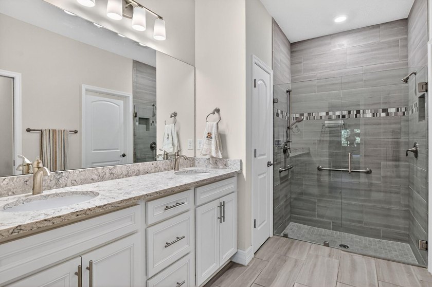 Best unit in Boca Flores! This beautifully upgraded 2-bedroom - photo 21