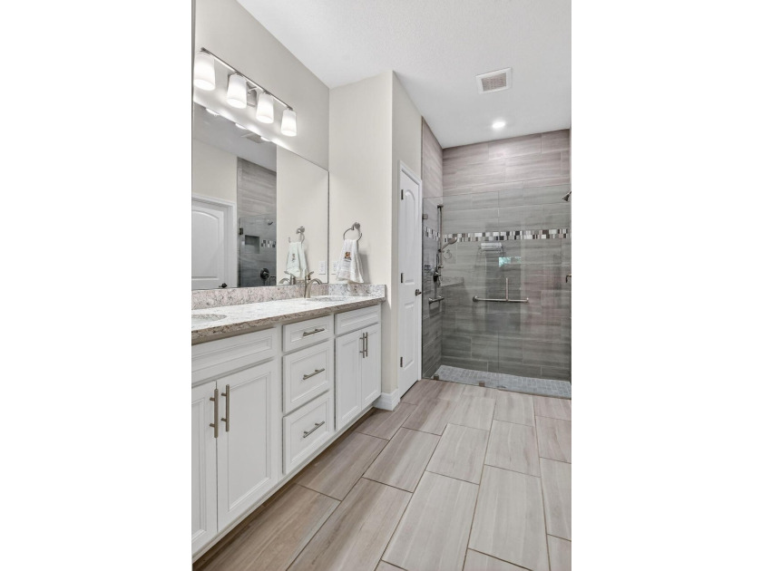 Best unit in Boca Flores! This beautifully upgraded 2-bedroom - photo 22