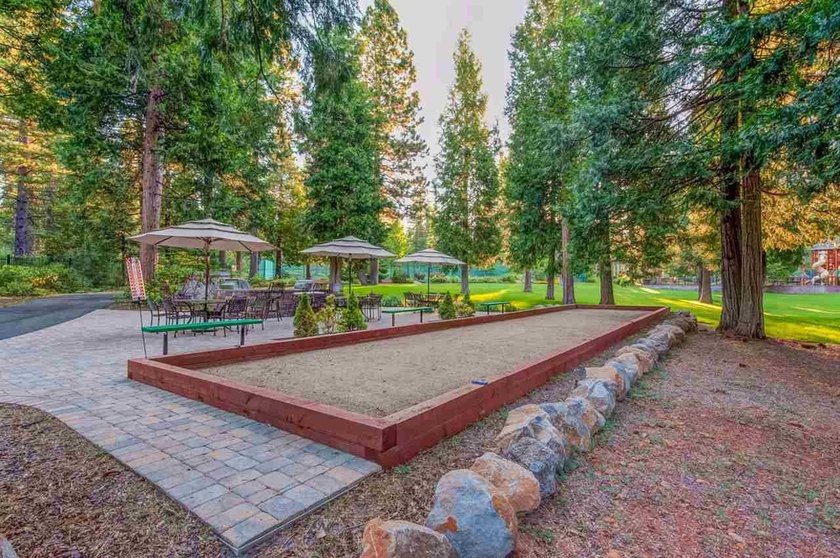 Stunning custom built home with a well thought out floor plan - photo 26