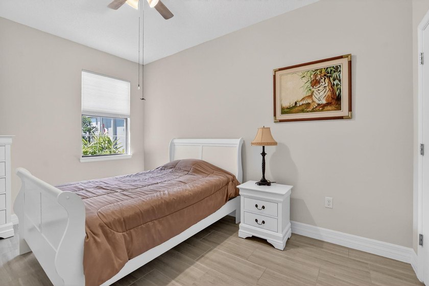 Best unit in Boca Flores! This beautifully upgraded 2-bedroom - photo 28