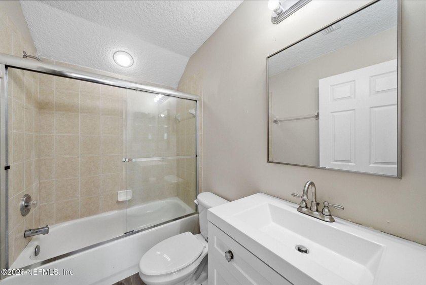 BACK ON MARKET! Buyer's financing fell through. This spacious - photo 31