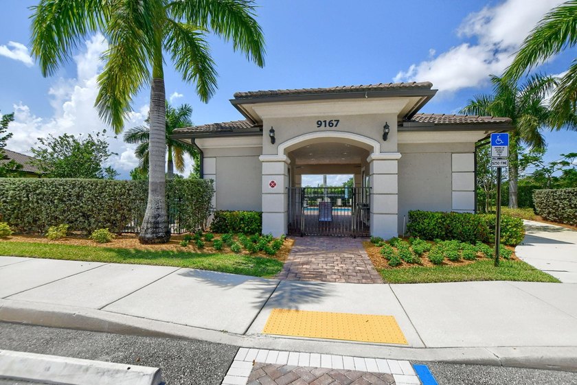 Best unit in Boca Flores! This beautifully upgraded 2-bedroom - photo 39