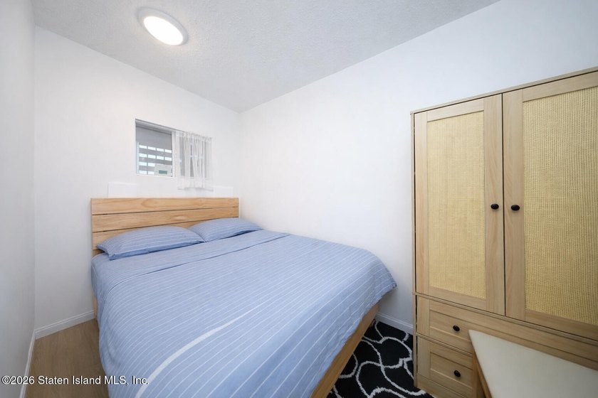 Excellent condition 2 Bedroom 3 Bathroom townhouse. Level 1: - photo 3