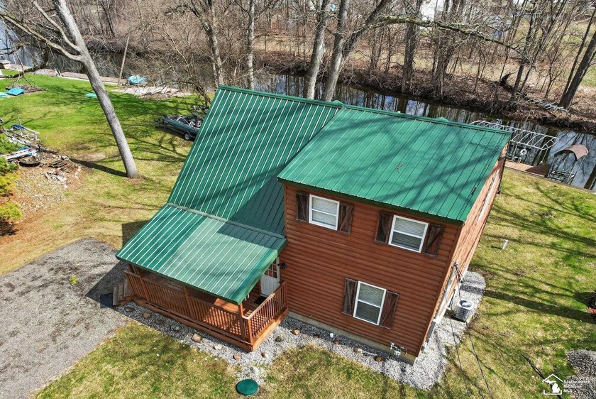 Fully Furnished Turnkey Amazing Cabin Home on part of the - photo 3