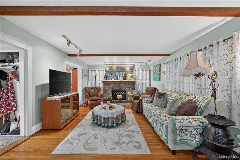 Welcome to 77 Irving Place in New Rochelle. This charming - photo 4