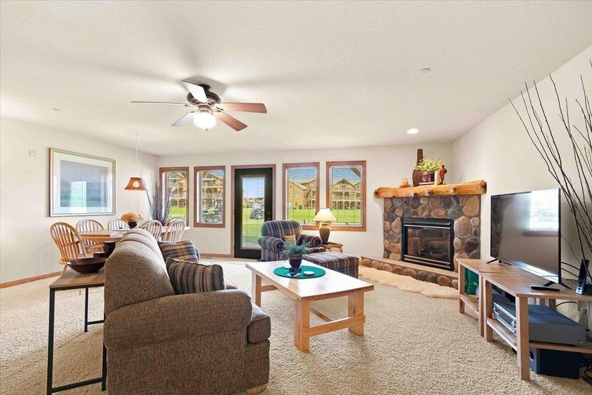 Upgraded Northern Bay Condominium Located On WI 4th Largest - photo 4