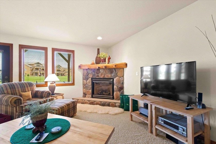Upgraded Northern Bay Condominium Located On WI 4th Largest - photo 5