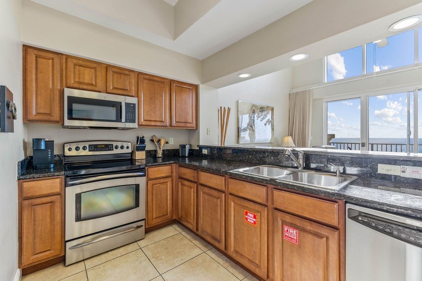 Private Rooftop! Experience breathtaking views of the Emerald - photo 17