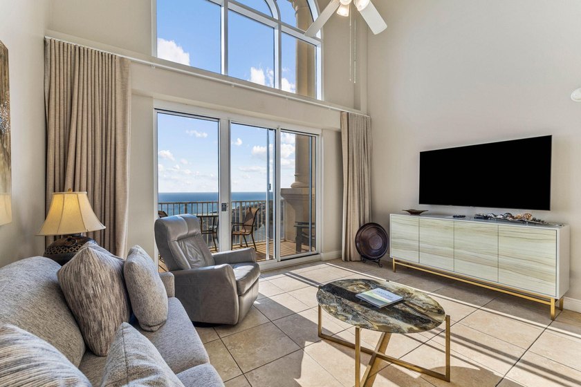 Private Rooftop! Experience breathtaking views of the Emerald - photo 19