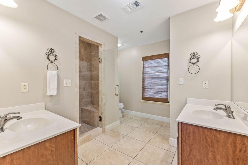 Private Rooftop! Experience breathtaking views of the Emerald - photo 28