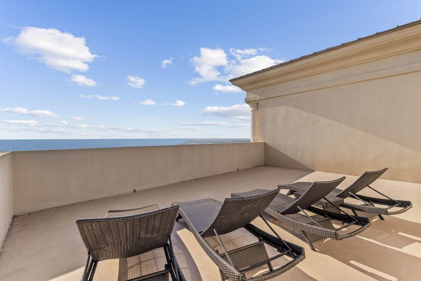 Private Rooftop! Experience breathtaking views of the Emerald - photo 33