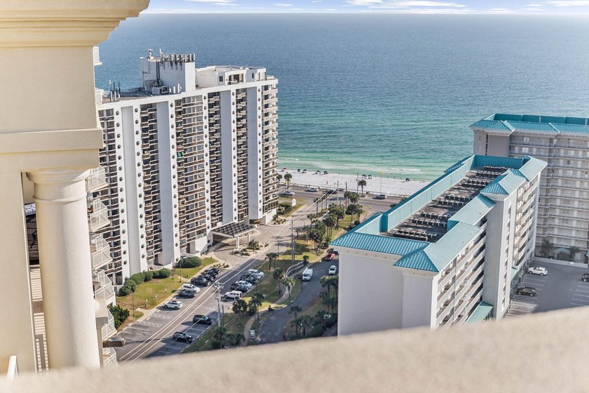 Private Rooftop! Experience breathtaking views of the Emerald - photo 35