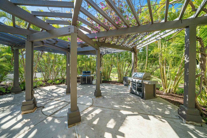 Perched at the top of Maui Kamaole affords this condo a very - photo 44