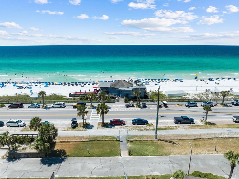 Private Rooftop! Experience breathtaking views of the Emerald - photo 45