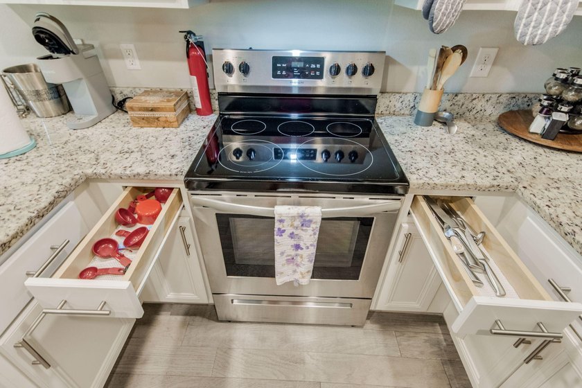 Downtown Pensacola hidden gem! Fully furnished townhome and - photo 10