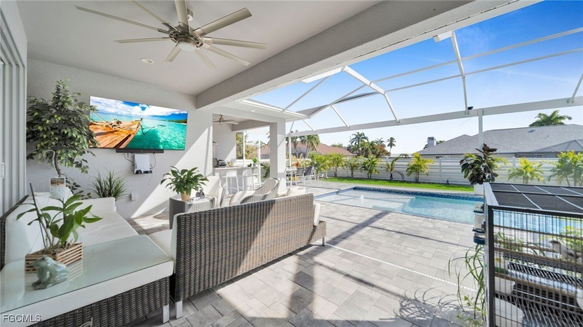Beautiful pool home located in the heart of Cape Coral. This - photo 9