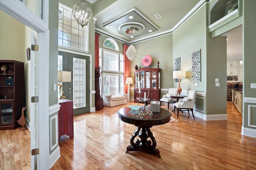 Beautiful pool home located in the desirable gated community of - photo 6