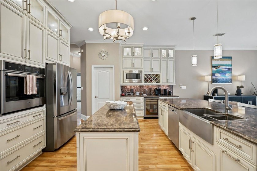 Beautiful pool home located in the desirable gated community of - photo 9