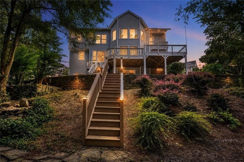 GORGEOUS move-in-ready home, ORIGINAL JOHN WEILAND FLOORPLAN - photo 3