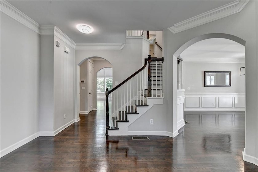 GORGEOUS move-in-ready home, ORIGINAL JOHN WEILAND FLOORPLAN - photo 9