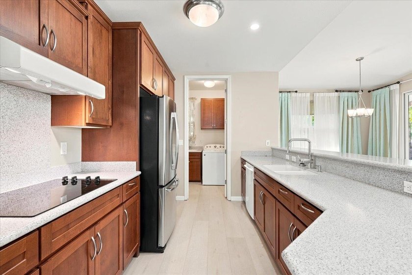 Prestigious Moana Estates Single-Level Gem. This beautifully - photo 16