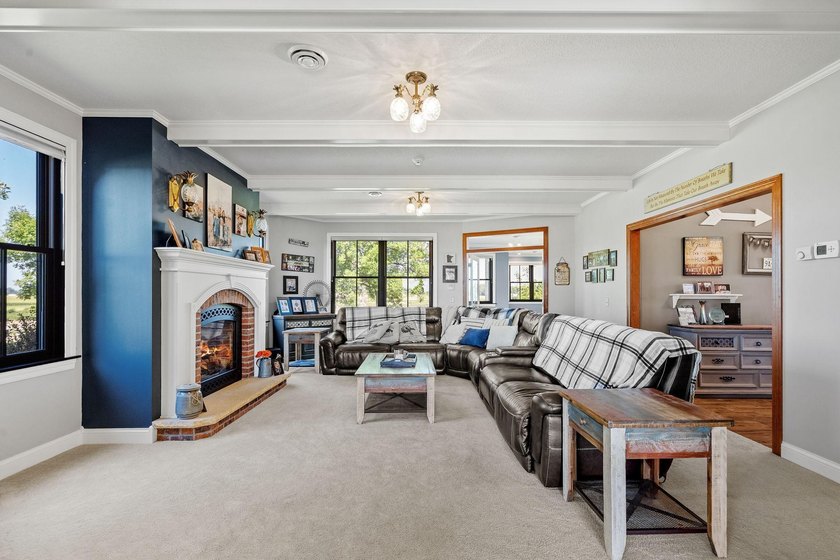 Exceptional 20-acre estate with thousands of feet of shoreline - photo 22