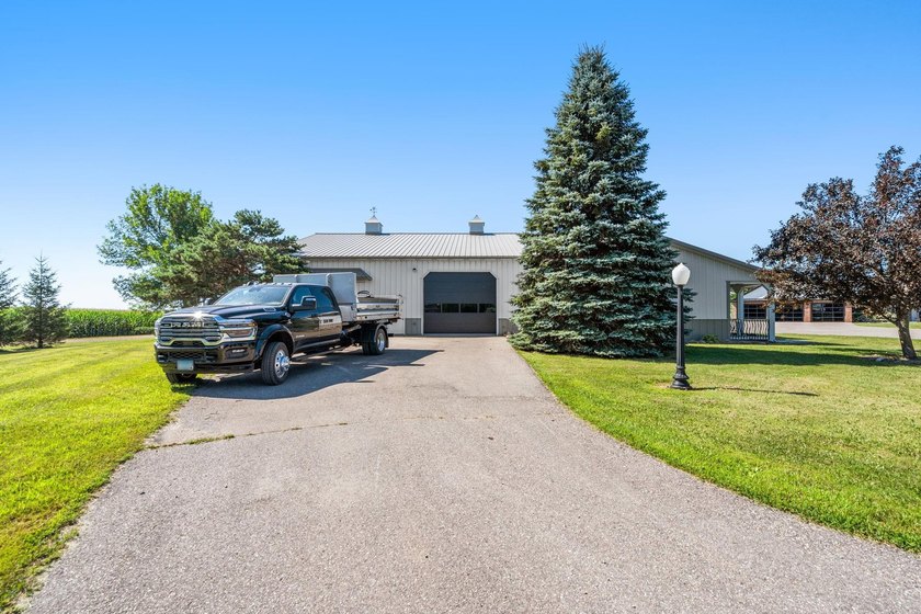 Exceptional 20-acre estate with thousands of feet of shoreline - photo 41