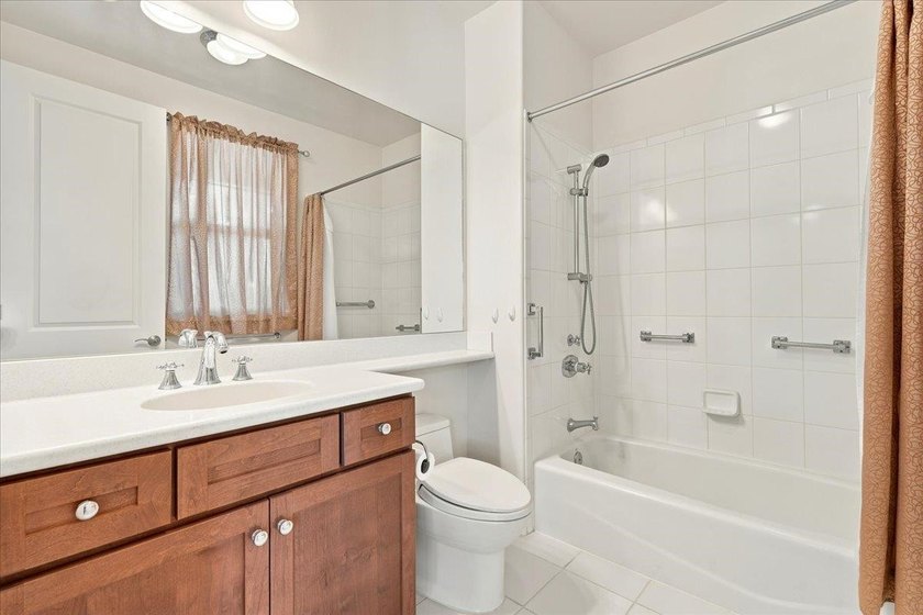 Prestigious Moana Estates Single-Level Gem. This beautifully - photo 42