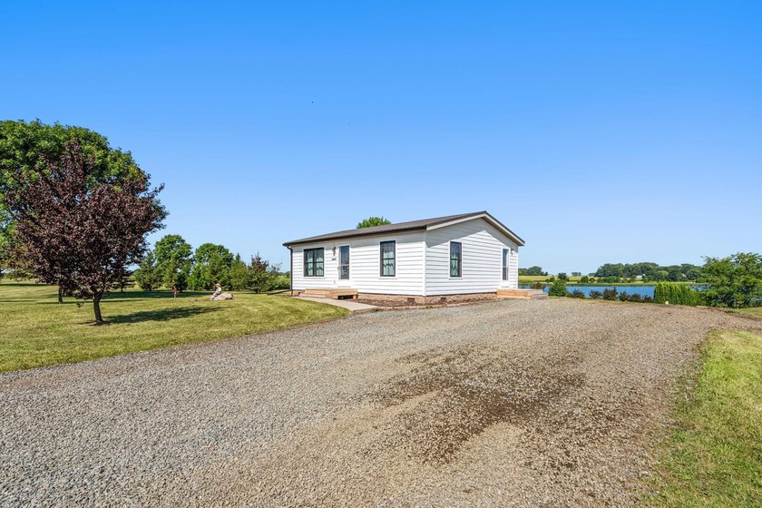 Exceptional 20-acre estate with thousands of feet of shoreline - photo 44