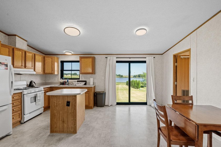 Exceptional 20-acre estate with thousands of feet of shoreline - photo 45