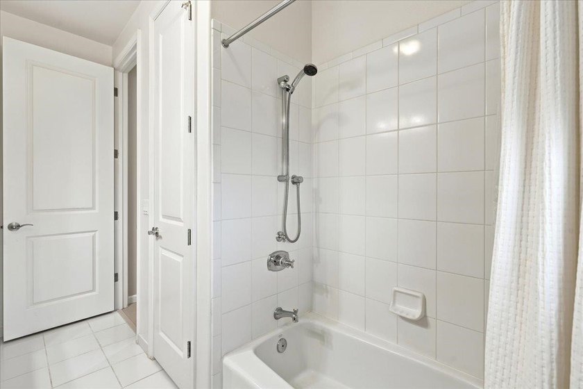 Prestigious Moana Estates Single-Level Gem. This beautifully - photo 46
