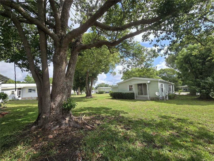 Move-in-ready 2-bedroom, 2-bath home in Zellwood Station, with - photo 3