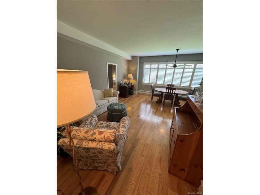 Welcome to this beautiful spacious 2 bedroom at Fordham hill - photo 3