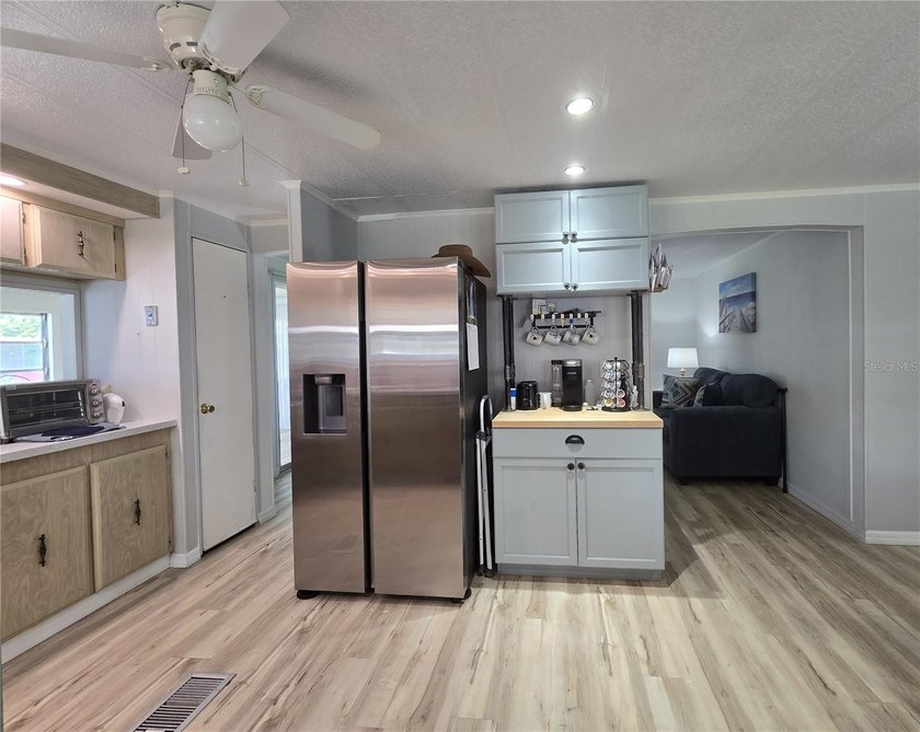 Move-in-ready 2-bedroom, 2-bath home in Zellwood Station, with - photo 4