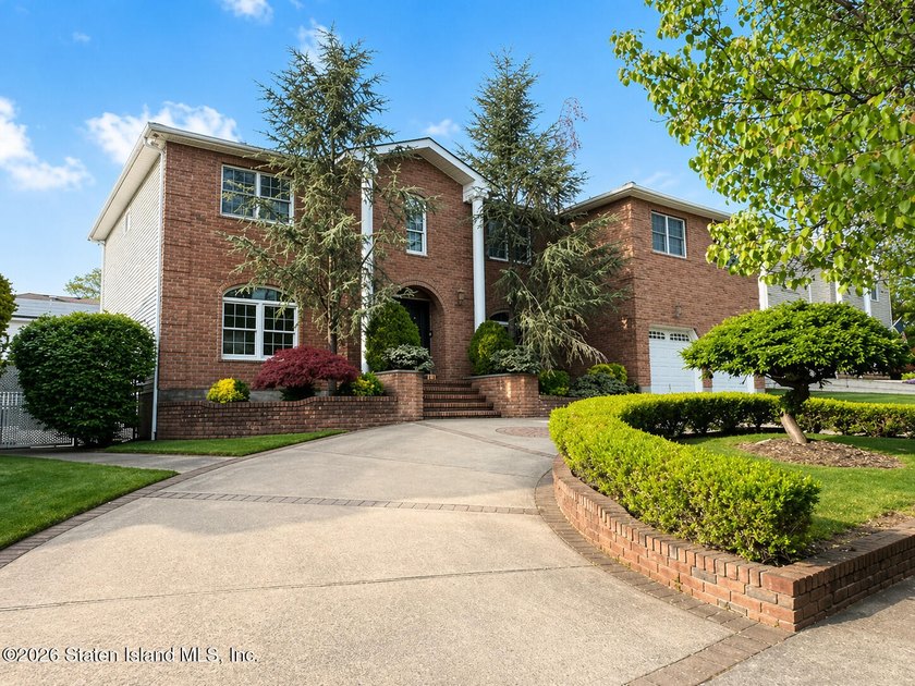 Welcome to 699 Ionia Avenue, a stunning brick-front center hall - photo 3