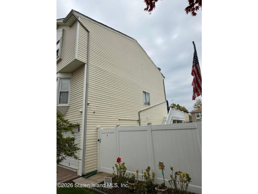 Located in a desired Midland Beach, just minutes away from VZ - photo 3
