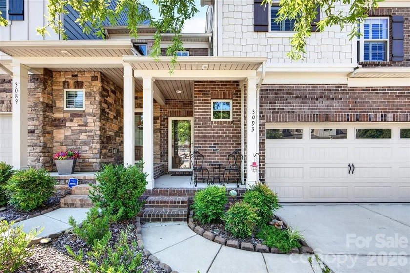 **Welcome home to this beautifully updated townhome in Fort - photo 2