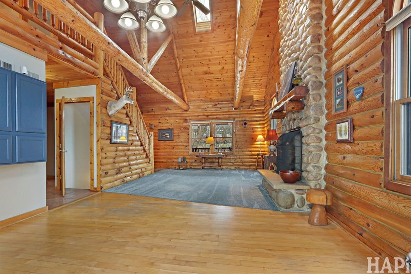 Welcome to this beautiful waterfront log home tucked away on a - photo 3