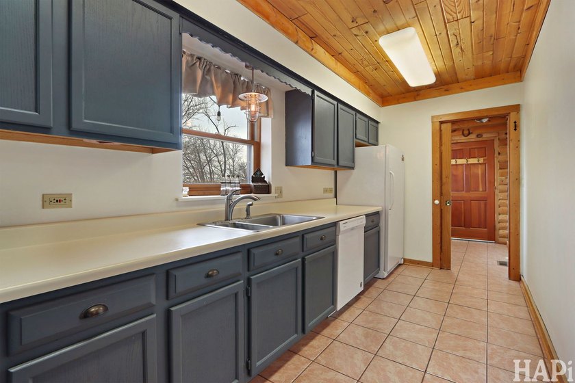 Welcome to this beautiful waterfront log home tucked away on a - photo 5