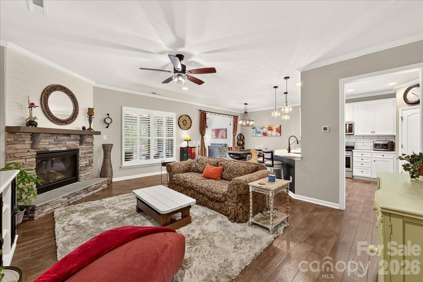**Welcome home to this beautifully updated townhome in Fort - photo 6